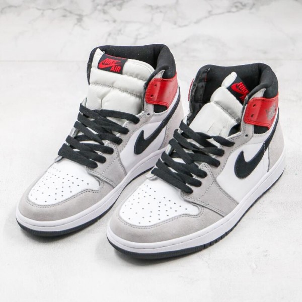 Air Jordan 1 Light Smoke Grey