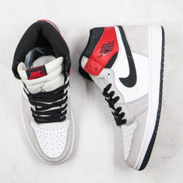 Air Jordan 1 Light Smoke Grey