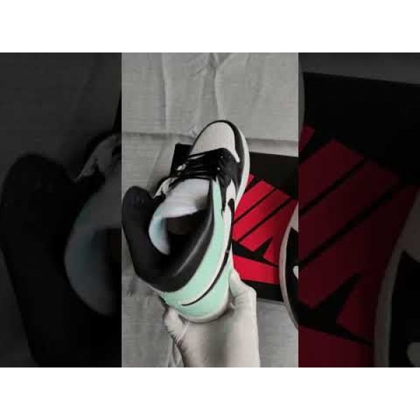 Air Jordan 1 Igloo