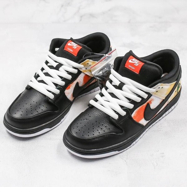 SB Dunk Low Roswell Raygun Black