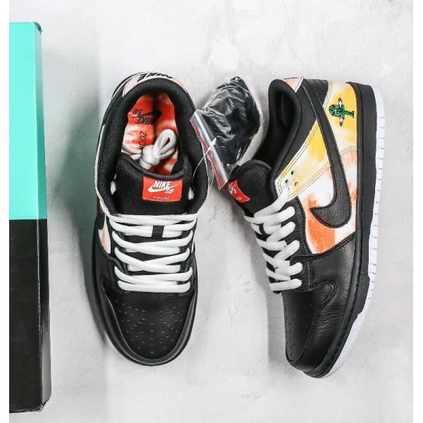 SB Dunk Low Roswell Raygun Black