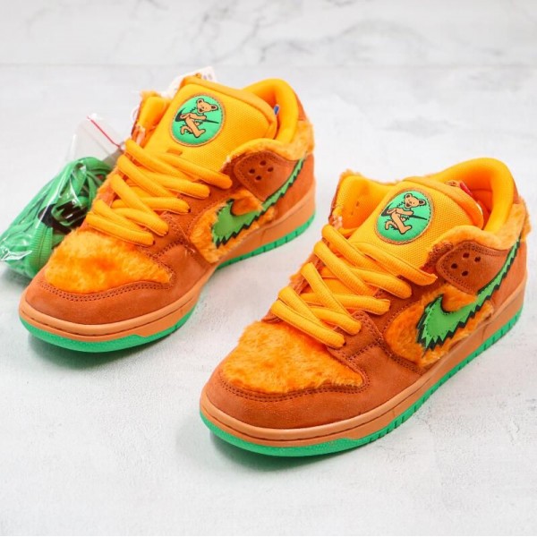 SB Dunk Low Pro QS