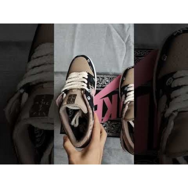 Travis Scott × SB Dunk