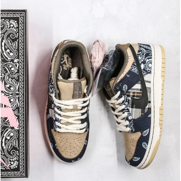 Travis Scott × SB Dunk