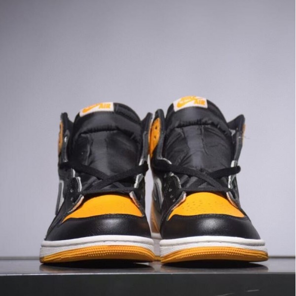 Air Jordan 1 High OG Yellow Toe