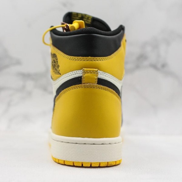 Air Jordan 1 Retro High OG Yellow Toe