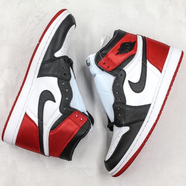 Air Jordan 1 Retro Satin &quot;Black Toe&quot;