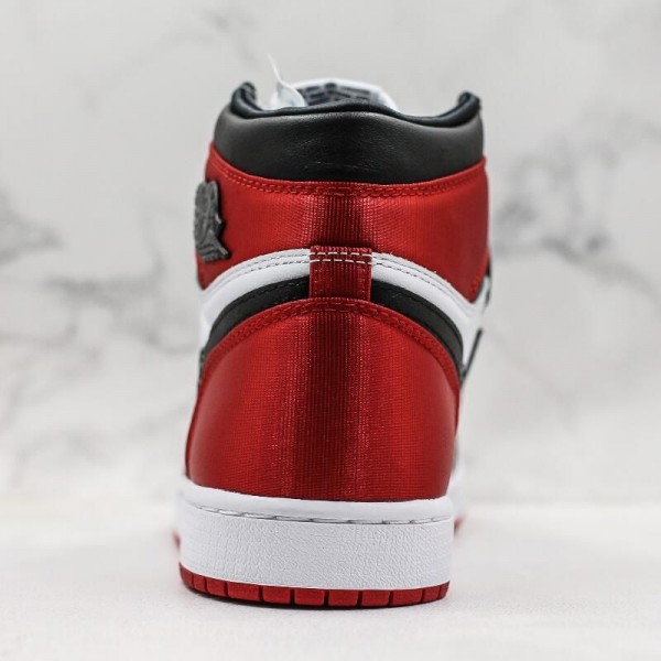 Air Jordan 1 Retro Satin &quot;Black Toe&quot;