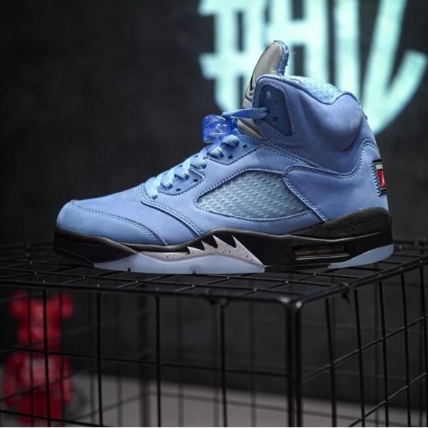 Air Jordan 5 UNC