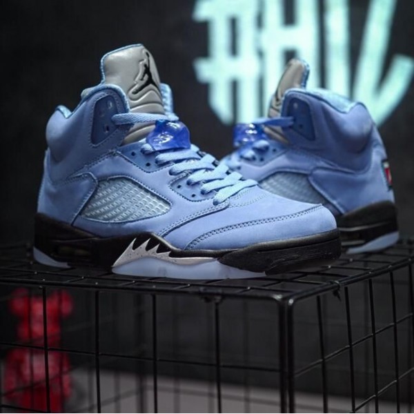 Air Jordan 5 UNC