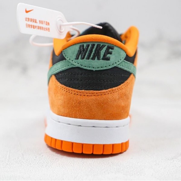 SB Dunk Low SP Ceramic