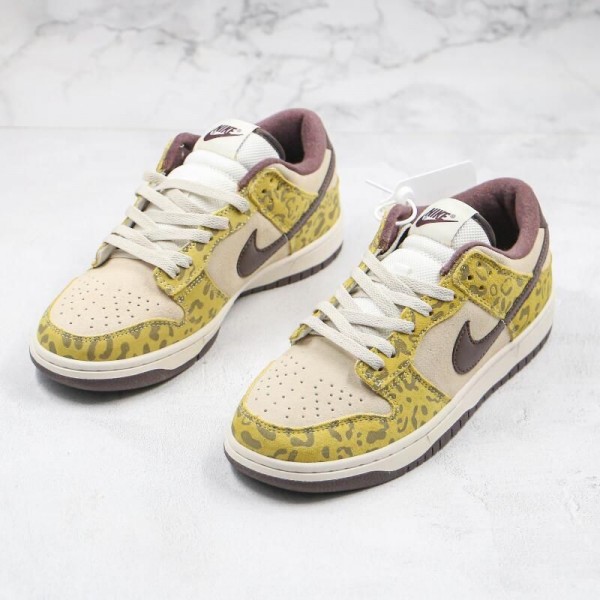 Dunk Low PRM Medium Curry