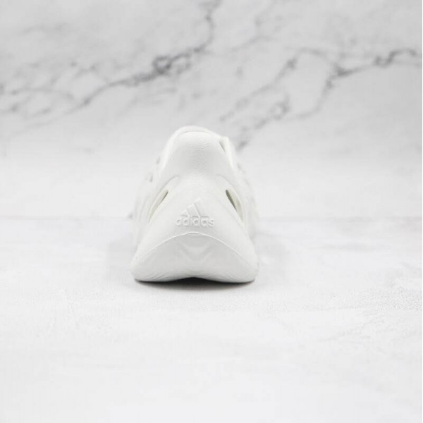 Yeezy Foam RNNR Ararat