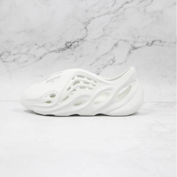 Yeezy Foam RNNR Ararat
