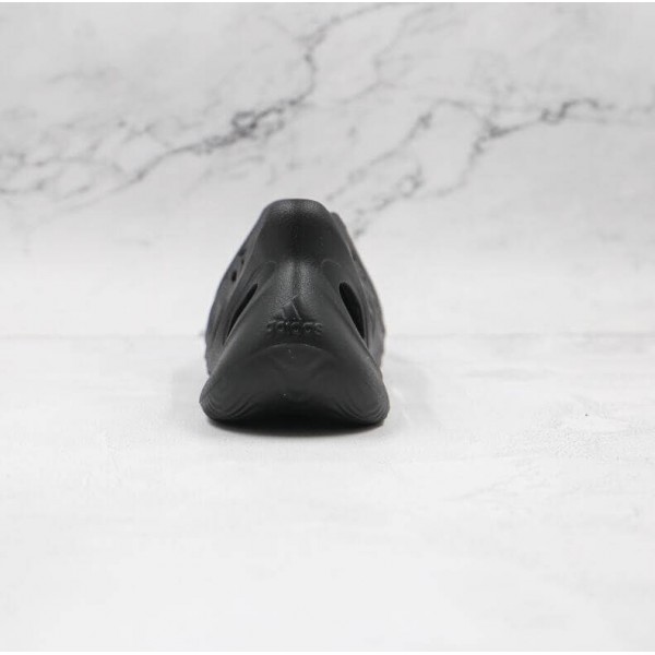 Yeezy Foam RNNR Ararat Black