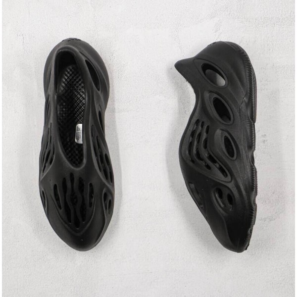Yeezy Foam RNNR Ararat Black
