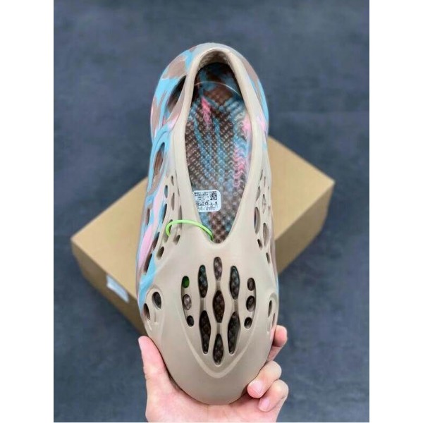 Yeezy Foam Runner MX Sand Grey Slippers