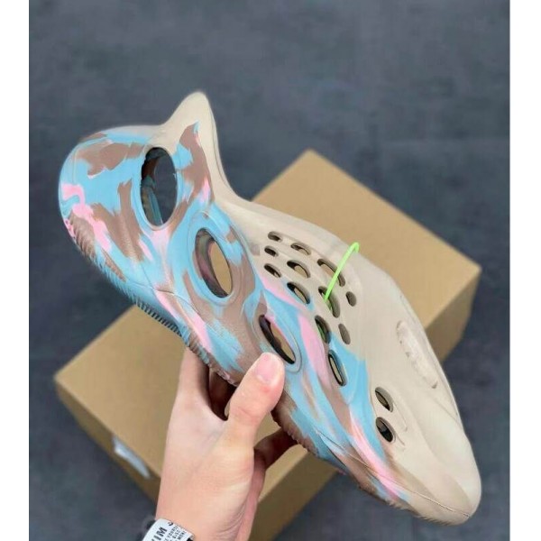 Yeezy Foam Runner MX Sand Grey Slippers